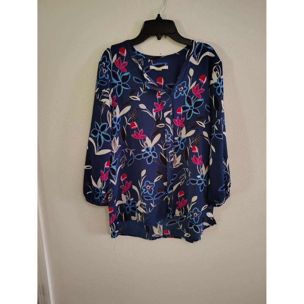 C&E Navy Blue Floral Blouse Womens Medium Pink Blue Long Sleeve Split V-Neck Top